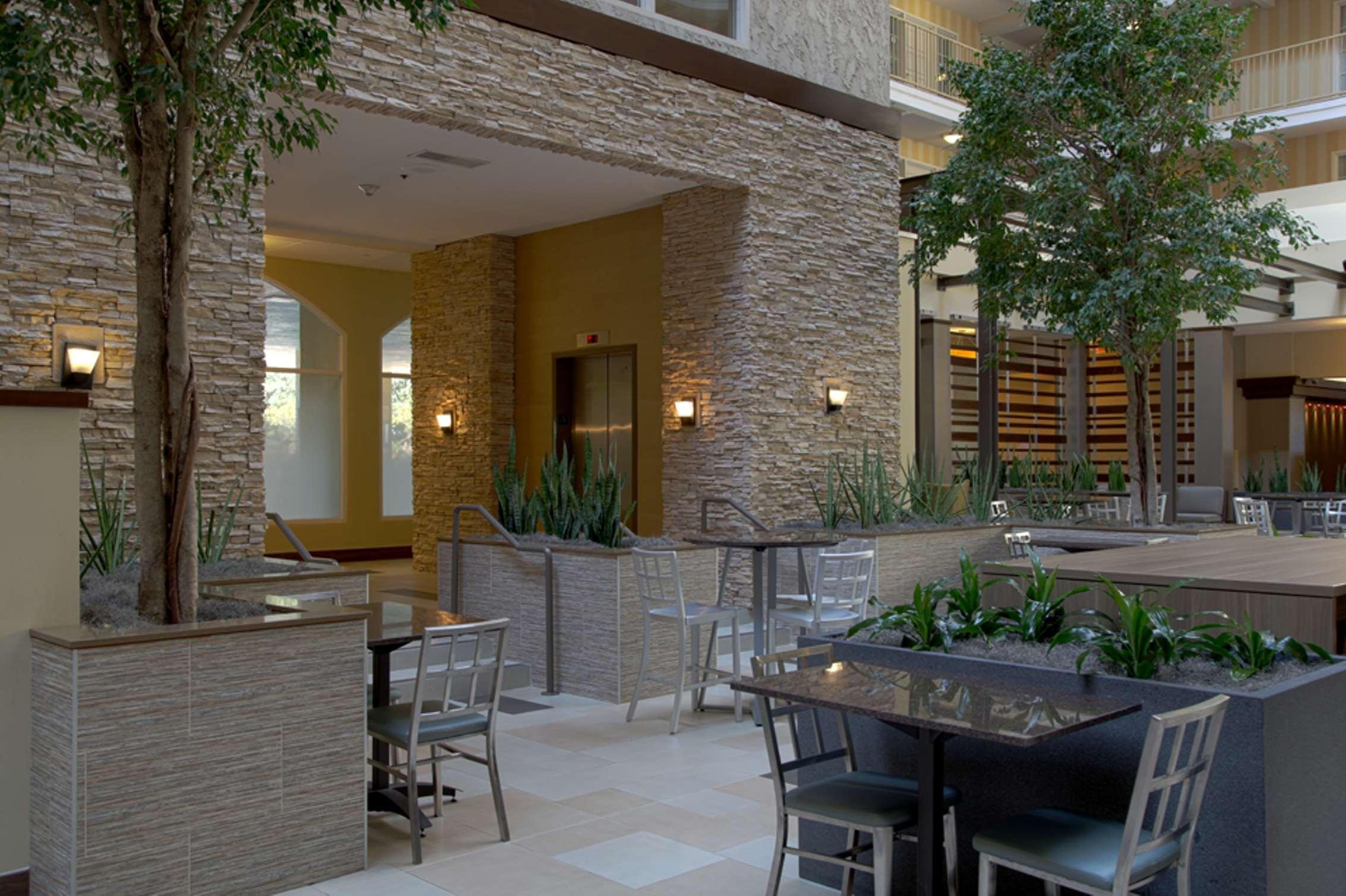 Embassy Suites By Hilton Dallas Market Center Restaurant photo