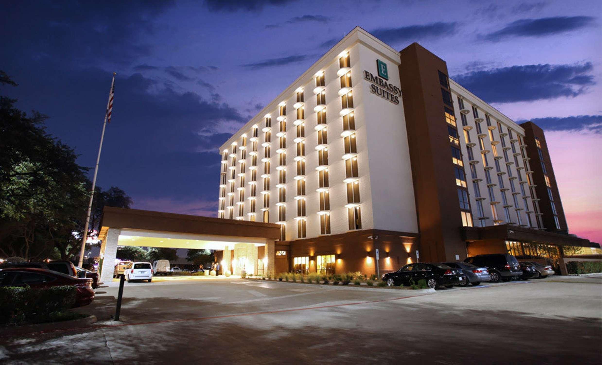 Embassy Suites By Hilton Dallas Market Center Exterior photo